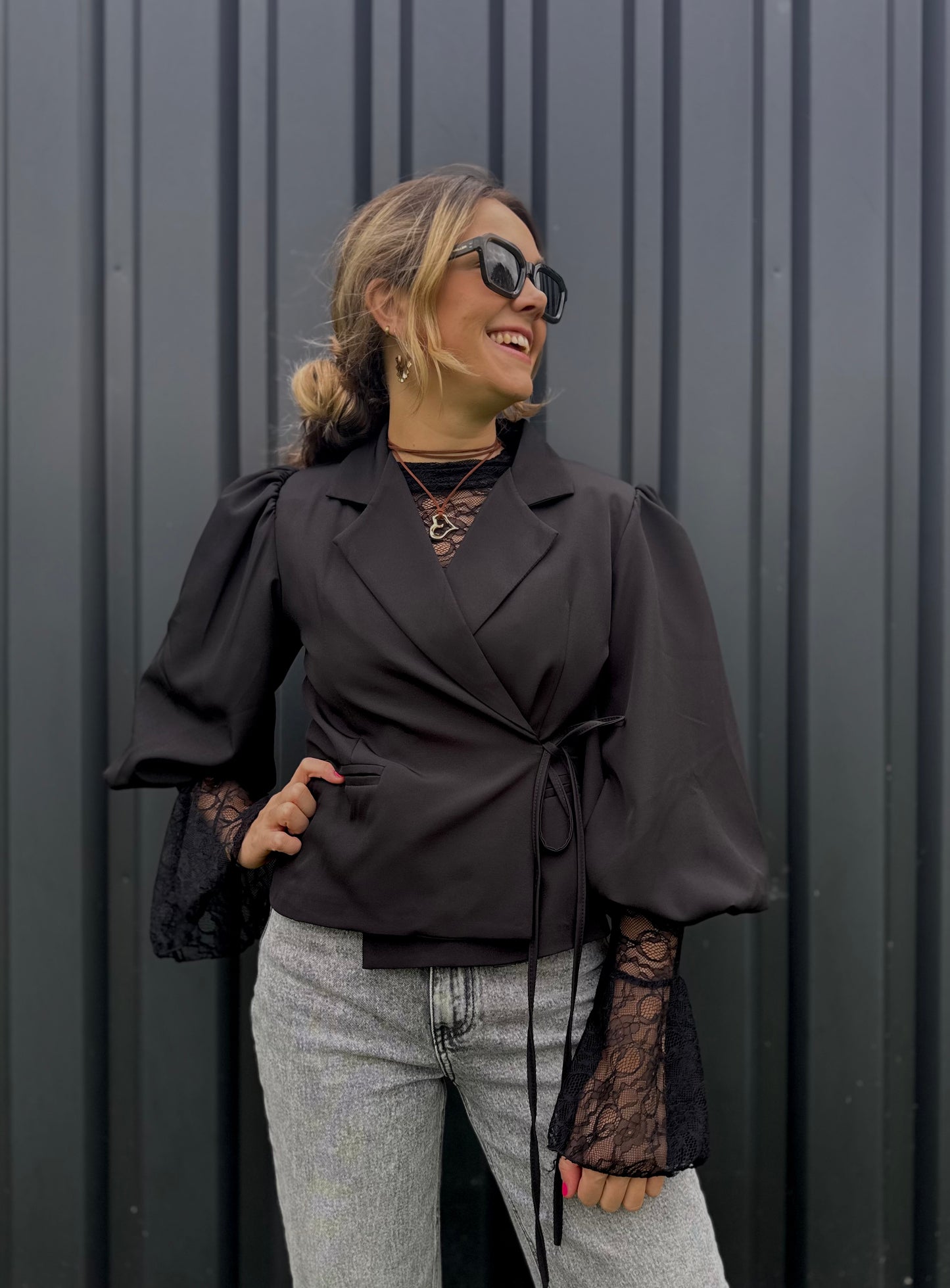 Zwarte blazer met pof mouwen