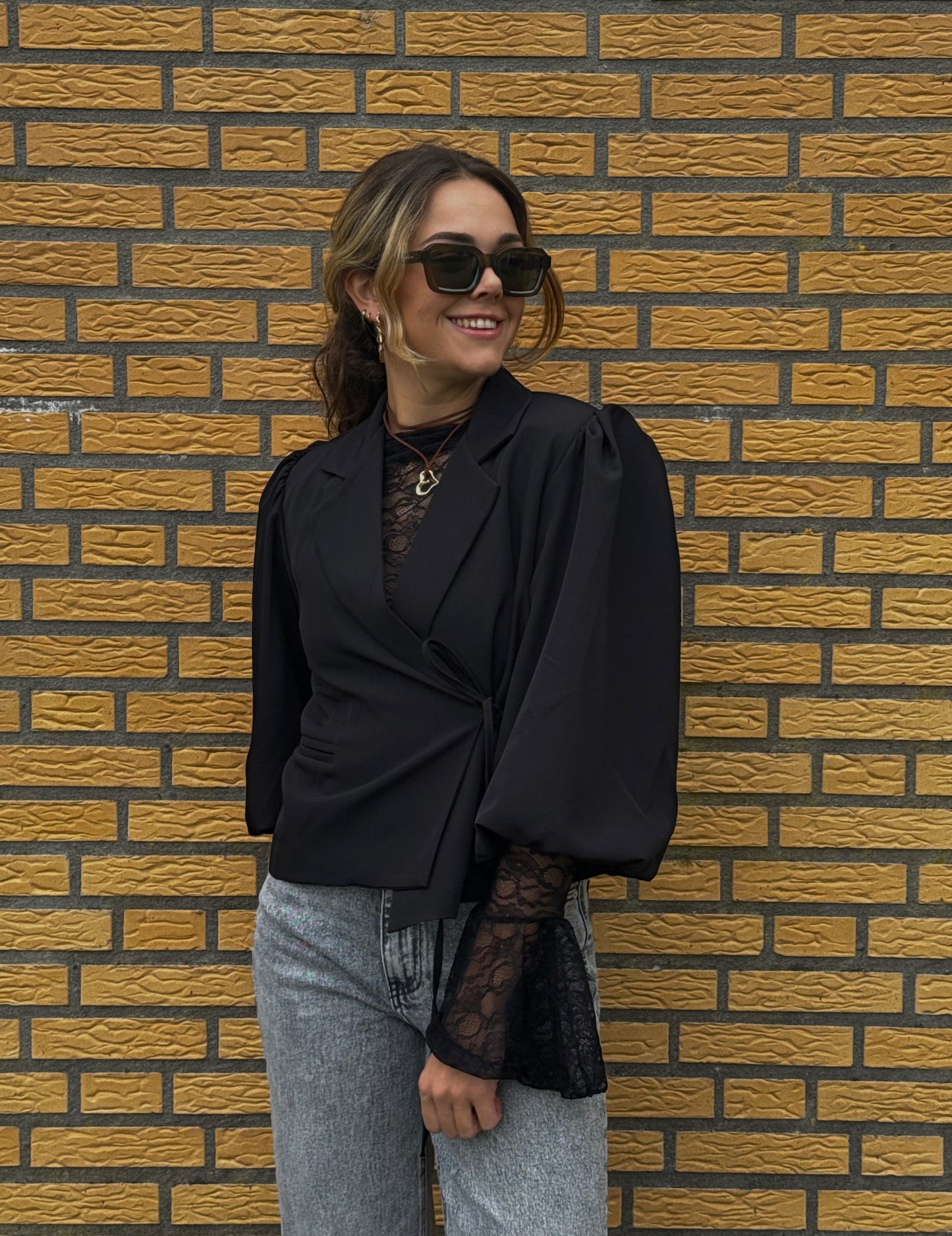 Zwarte blazer met pof mouwen
