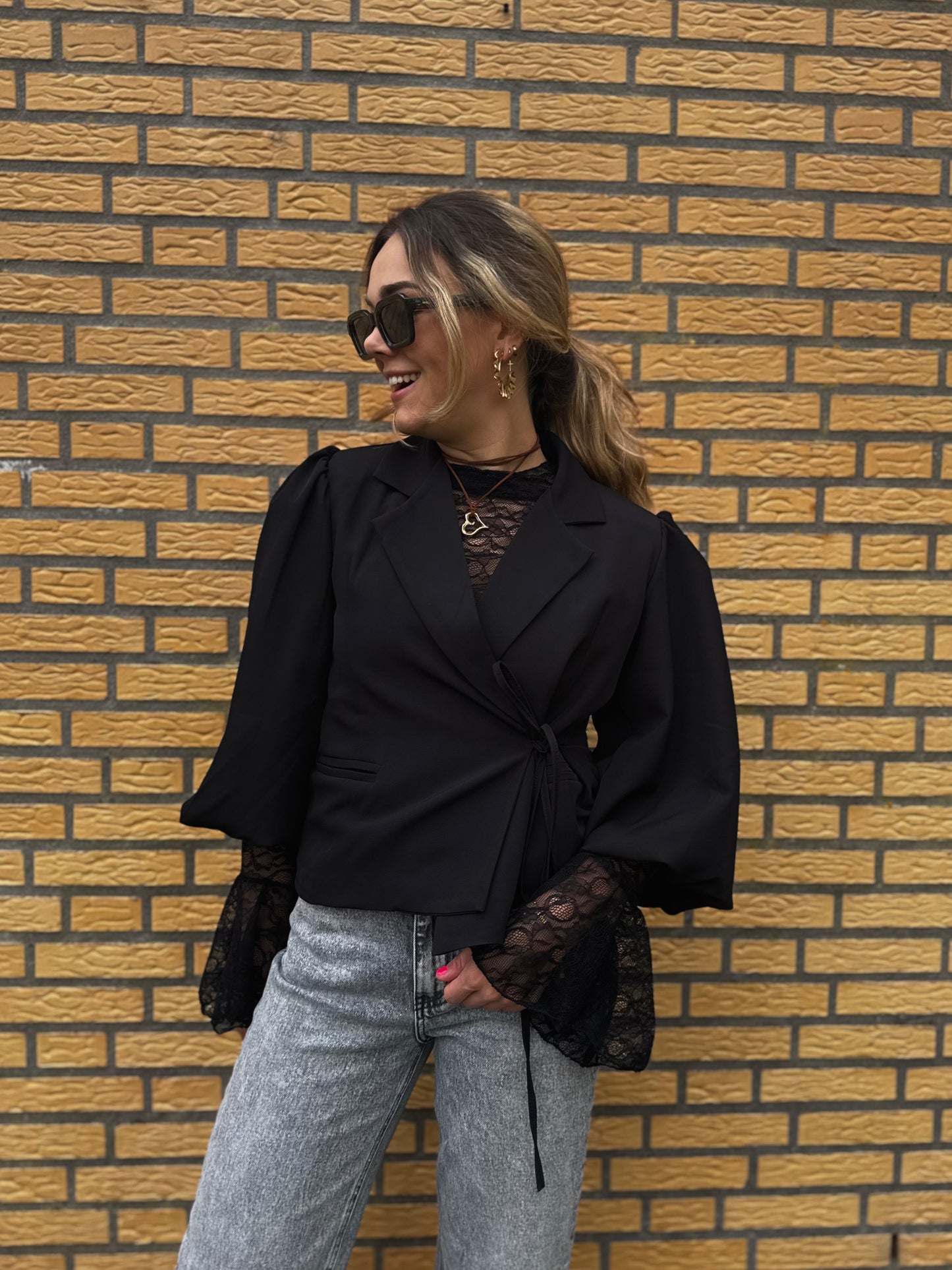 Zwarte blazer met pof mouwen
